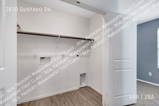 Building Photo - 2810 Gustavo Dr