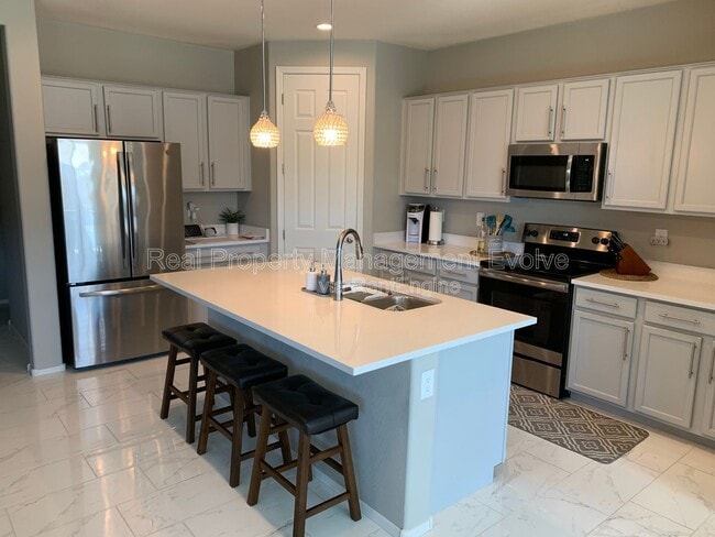 Building Photo - 8721 W MacKenzie Dr