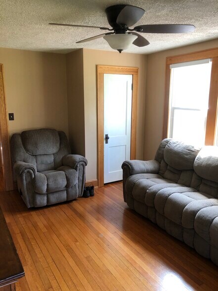 Living Room - 645 Ellett Rd NE