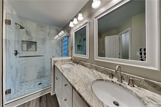 Building Photo - 7003 Hampshire Ct