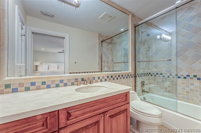 Building Photo - 1313 E Lake Dr