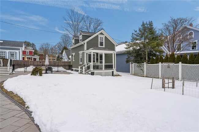 Building Photo - 14 Pearl St