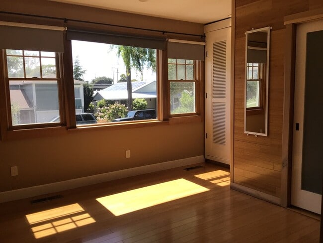 Building Photo - Modern Family Living in Prime El Cerrito L...
