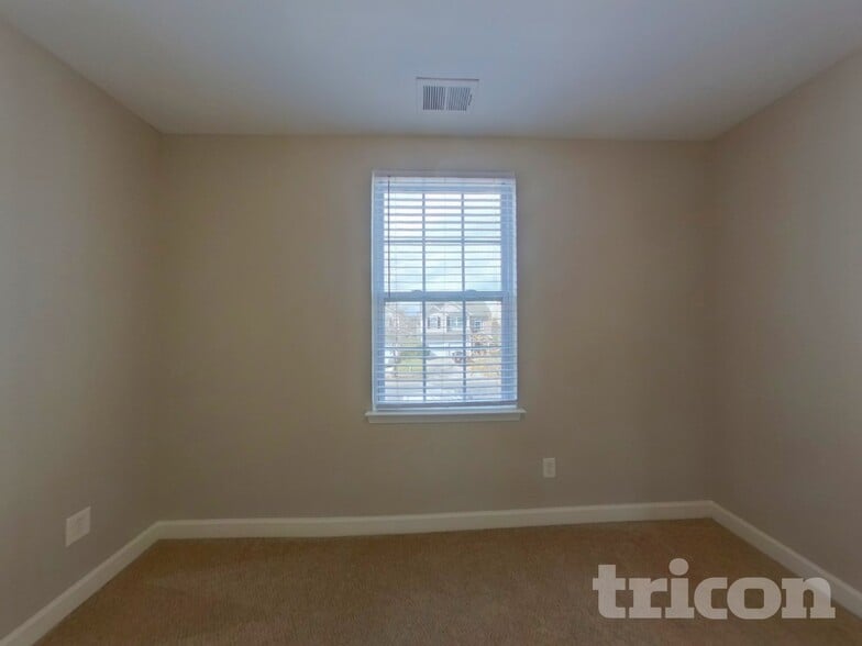 Building Photo - 825 Old Forester Ln