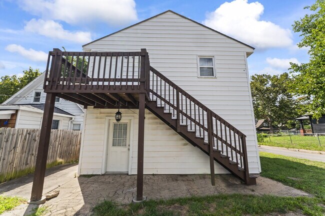 Building Photo - Furnished, short-term rental just blocks from KU Med available now!