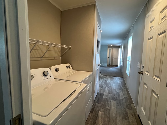 Building Photo - 5161 Chantelle Dr