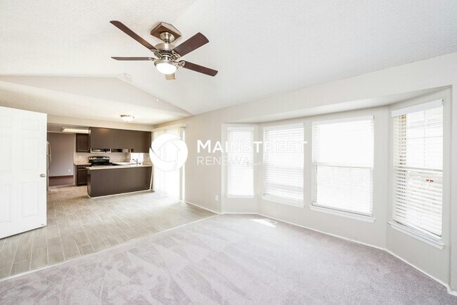 Building Photo - 4 Bedroom Pet-Friendly Home in Aurora, CO with Main Street Renewal