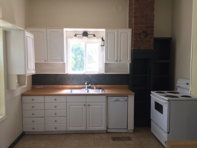 Building Photo - **RESERVE NOW FOR SUMMER 2026* * Great 5 Bedroom house close to Downtown