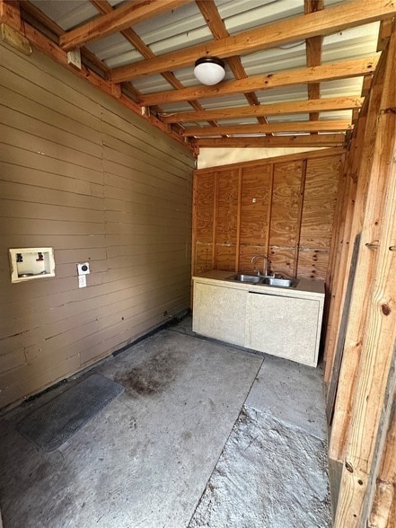 Building Photo - 1125 E 27th St