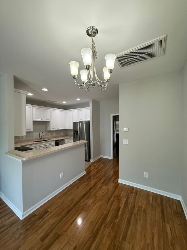 Building Photo - Move in Ready Three Bedroom Townhome in We...