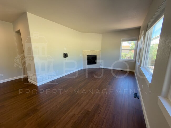 Building Photo - 6733 Summer Grace St