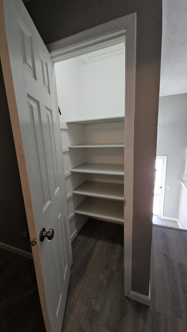 Building Photo - 10218 Weir St