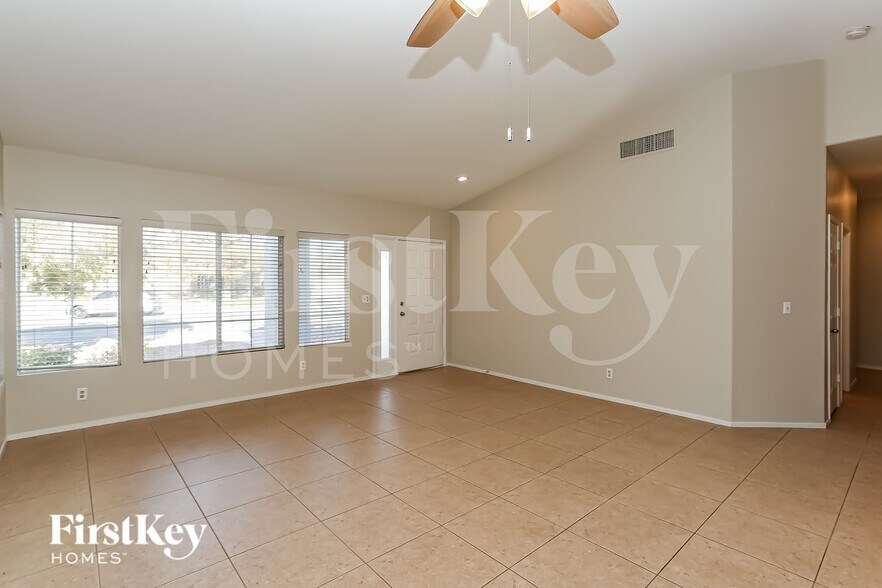 Building Photo - 4822 Wind Break Ln