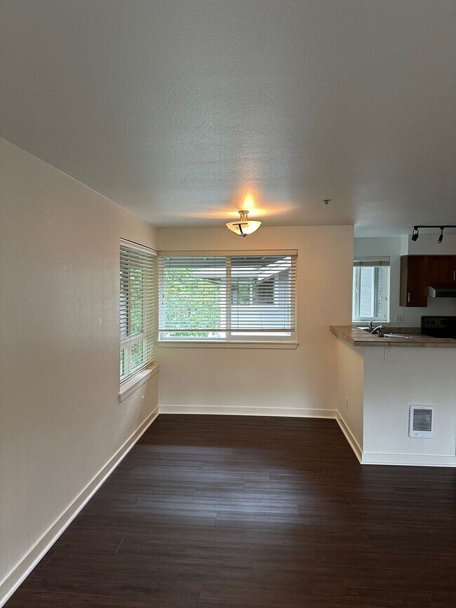 Building Photo - Nice 2 bed / 1 bath Condo in Bothell!