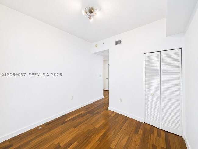 Building Photo - 6580 Indian Creek Dr