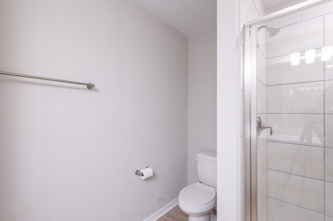 Building Photo - Gorgeous 3-Bed/2.5-Bath Townhome in Treves...