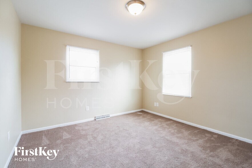 Building Photo - 8431 Bluebird Dr