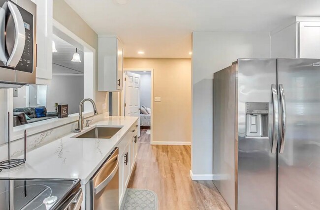 Building Photo - 208 E Columbus St