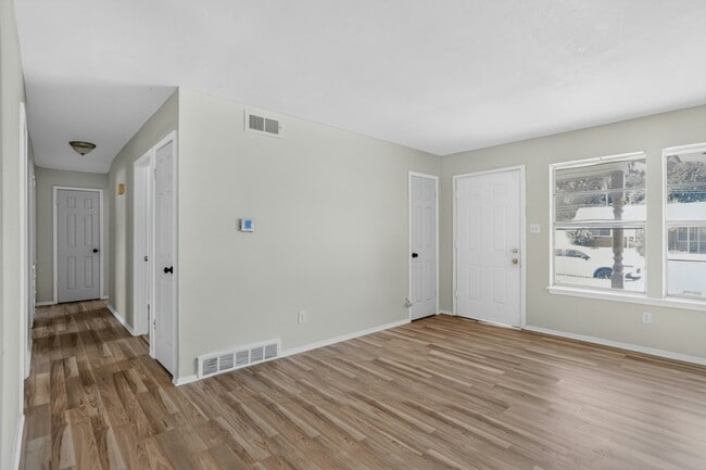 Building Photo - 1004 Lotus Ave