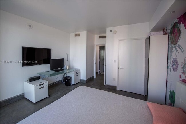 Building Photo - 500 Brickell Ave