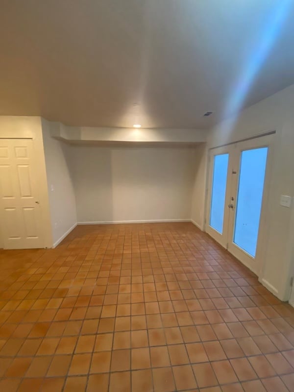 Building Photo - 613 Palisades Dr