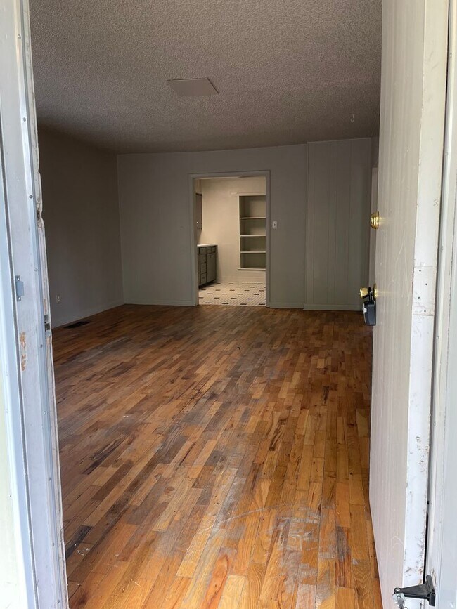 Building Photo - 4 Bed 2 Bath Old Town Fort Collins Home on Corner Lot