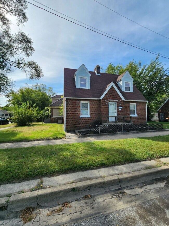 Building Photo - GLEN PARK LIVING! Near IUN & Golf Course!