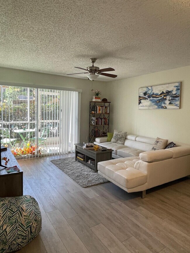 Building Photo - 441 SE 10th St