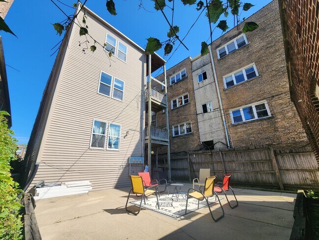 Building Photo - 6210 N Francisco Ave