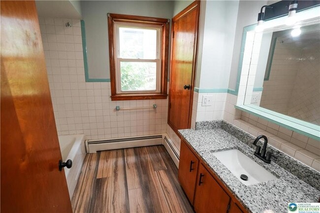 Building Photo - 775 Edgemont Ave