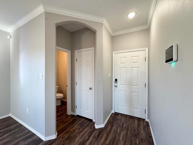 Building Photo - 5802 Moses Lp