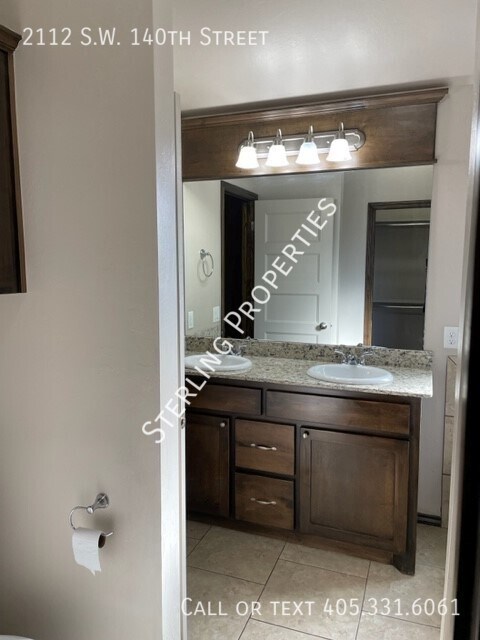 Building Photo - 2112 SW 140th St