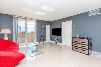 Building Photo - 1750 James Ave