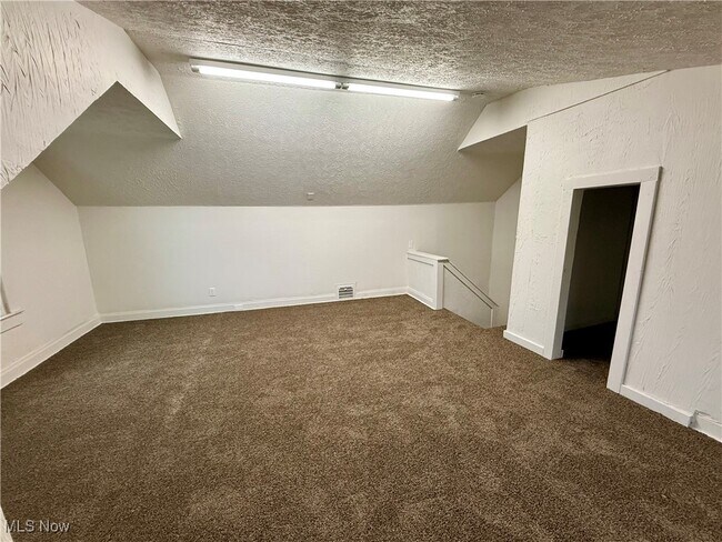 Building Photo - 846 Lee Dr