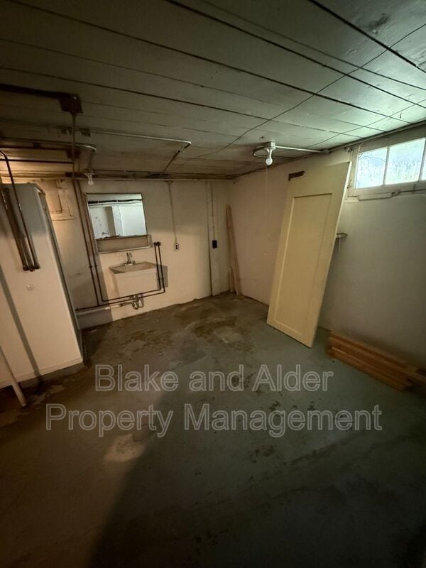 Building Photo - 2825 NE 27th Ave