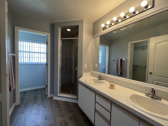 Building Photo - Charming 3-Bed, 2-Bath Home in Kissimmee –...