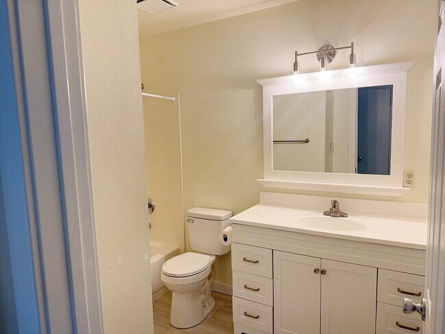 Building Photo - 362 E 1500 S