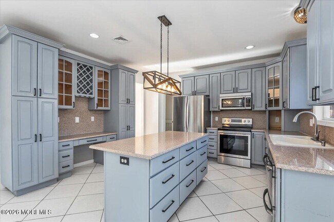 Building Photo - 257 Ford Rd