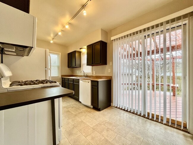 Building Photo - Three Bedroom Home in Northeast Grand Rapids