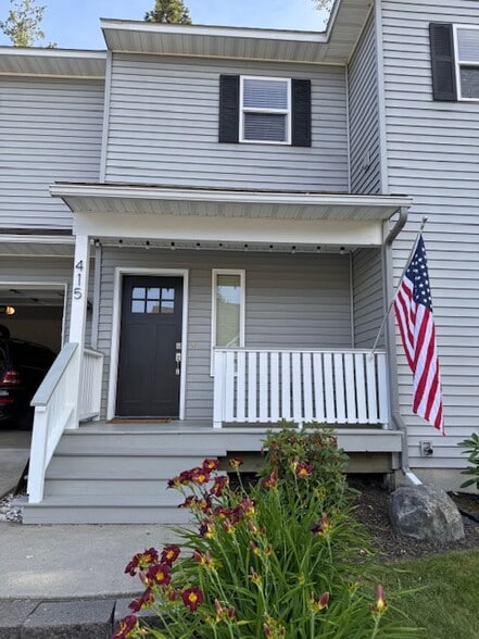 Building Photo - 415 Louis Ln