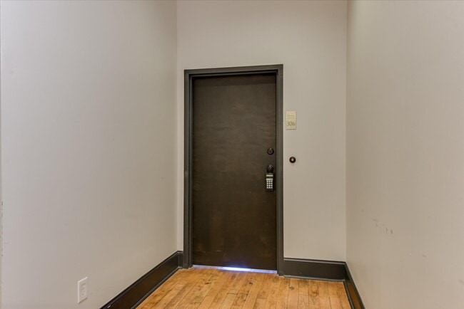 Building Photo - 936 Broad St