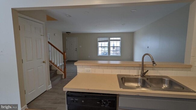 Building Photo - 829 Gallows Ct