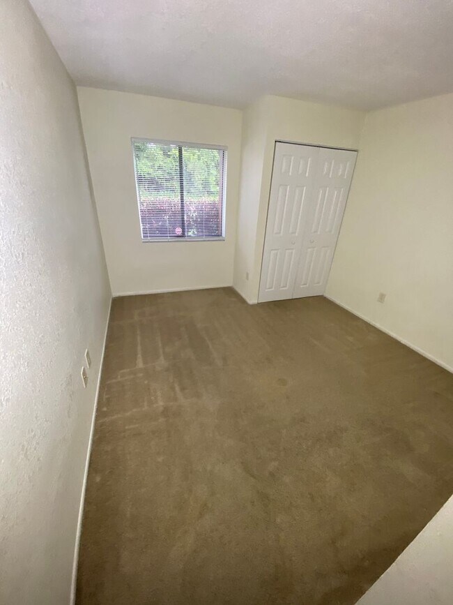 Building Photo - 3/2/2 Deltona available January 5, 2026