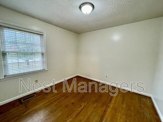 Building Photo - 3533 Furman Dr