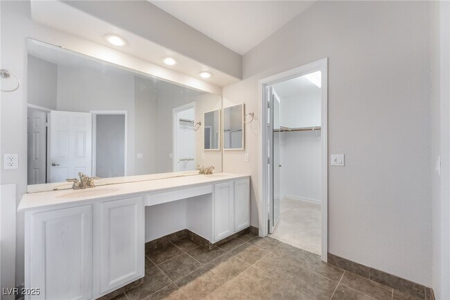 Building Photo - 8516 Summer Vista Ave