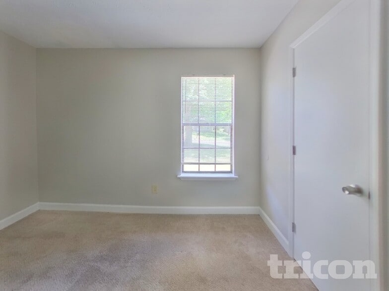 Building Photo - 2543 Mistletoe Ln SW