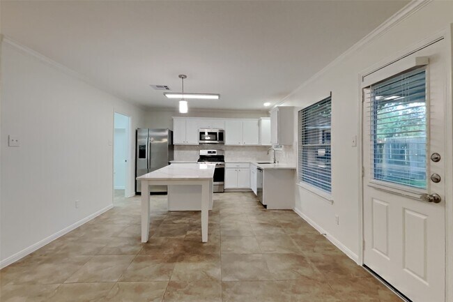 Building Photo - 32334 Summer Park Ln