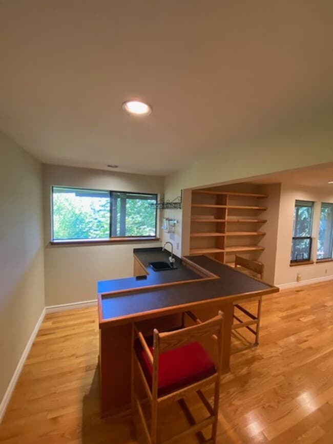 Building Photo - Mercer Island modern house W/a finished MIL APT  For Rent