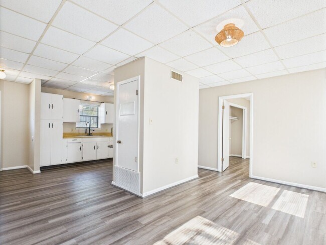 Building Photo - 321 W Park St