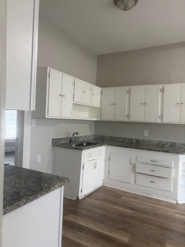 Building Photo - Spacious 3BR/2BA Rental with Hardwood Floors & Updated Living Room